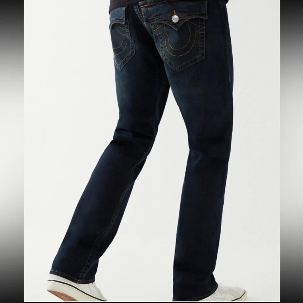 TRUE RELIGION Men's Ricky Flap SN Relaxed Straight Leg Jeans SIZE 36x32 Dark NEW